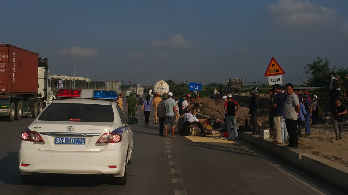 Hai Duong: Xe bon tong xe may tren QL5, hai nguoi chet tham-Hinh-4