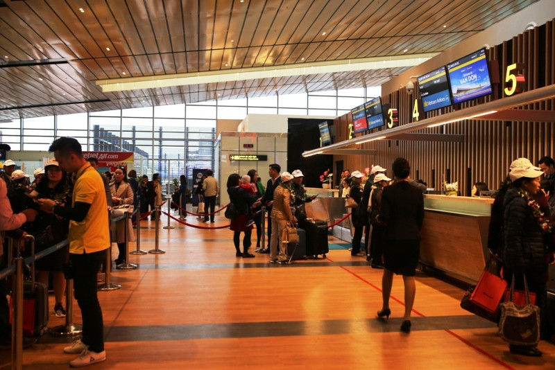 Ba công trình công trình trọng điểm này tại tỉnh Quảng Ninh có tổng mức đầu tư gần 20 nghìn tỷ đồng và triển khai theo hình thức đối tác công tư (PPP). Trong đó, Cảng hàng không quốc tế Vân Đồn có tổng vốn đầu tư khoảng 7.500 tỷ đồng, là cảng hàng không đầu tiên được đầu tư theo hình thức BOT với thời gian hoàn thành ngắn (chỉ 30 tháng) là một điểm sáng của hình thức hợp tác công tư.