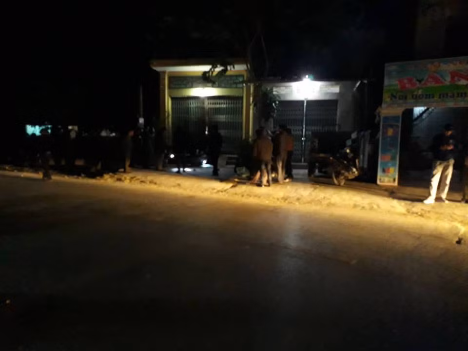 Chu no bi con no ban chet tai nha: Rat dong giang ho den vieng-Hinh-2