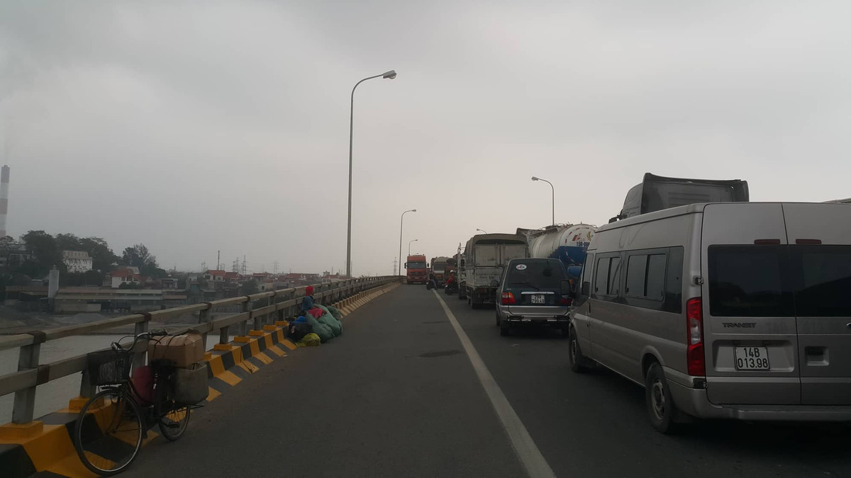 Theo đó, mức thu phí thông thường cho các phương tiện nhóm 1, 2, 3, 4, 5 lần lượt qua trạm như sau: 35.000 đồng, 50.000 đồng, 75.000 đồng, 120.000 và 180.000 đồng/vé/lượt. Mức thu phí cho các phương tiện của người dân vùng lân cận trạm thu phí sau khi đã được giảm giá như sau: Đối với các loại phương tiện không sử dụng để kinh doanh: nhóm 1 là 15.000 đồng/vé/lượt, nhóm 2 là 25.000 đồng/vé/lượt. Đối với các loại phương tiện còn lại theo nhóm 1, 2, 3, 4, 5 lần lượt như sau: 20.000 đồng, 30.000 đồng, 45.000 đồng, 70.000 đồng và 110.000 đồng/vé/lượt. Xe buýt nội đô được giảm 100%.