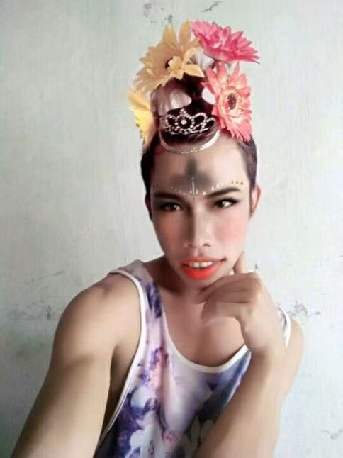 Trong đoạn live stream này, các nhân vật "thảm họa mạng" khen ngợi tính cách của nhau hết lời, cùng nhau hát, làm trò vui cho dân mạng và tìm cách để có được nhiều like, lượt chia sẻ hơn. Dựa vào những điều này, nhiều dân mạng dự đoán rất có thể trong thời gian tới, Tùng Sơn sẽ kết hợp với những nhân vật gây ồn ào bằng những điểm xấu của mình để tung ra một số sản phẩm chung như các bộ ảnh hoặc clip hài hước, thậm chí là cả MV ca nhạc.