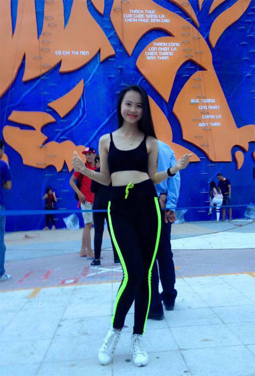 Phong trào tập gym, rèn luyện thân thể đem lại nhiều lợi ích đã quá quen thuộc với giới trẻ nói chung. Tập gym không những giúp cải thiện vẻ đẹp hình thể, tăng cường sức khỏe, sự dẻo dai mà còn tạo ra một số công việc, cơ hội thay đổi cuộc sống cho nhiều bạn trẻ. Câu chuyện của cô gái Nha Trang xinh đẹp Huỳnh Thị Tố Như, từng có ý định theo nghề dạy học bất ngờ chuyển sang làm huấn luyện viên thể hình đã minh chứng cho điều này. Ảnh trong bài: Facebook nhân vật/Facebook Elip Gym.