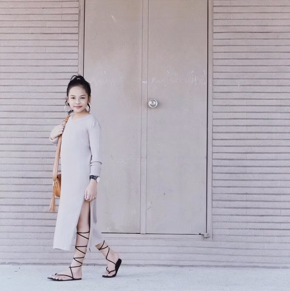 Theo lời chia sẻ từ phía gia đình của người mẫu 10 tuổi sành điệu, Sunny Dương rất mê thời trang và cực kỳ yêu thích được chụp ảnh. Trong tương lai, mọi người trong nhà cũng hi vọng cô bé sẽ định hướng phát triển theo con người nghệ thuật.