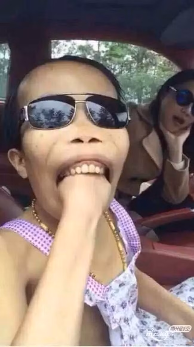 "Đại gia Trần Sơn" là nhân vật đã khá quen thuộc với cộng đồng mạng Việt Nam và Trung Quốc trong khoảng gần 2 năm trở lại đây. Nổi lên nhờ ngoại hình được cho là "xấu xí nhất thế giới" và những thông tin gây sốc về gia thế cũng như sự giàu có của bản thân, "đại gia xấu lạ" Trần Sơn đã là đề tài tranh cãi trong suốt một thời gian dài của vô số dân mạng Trung Quốc và nhiều quốc gia châu Á khác.