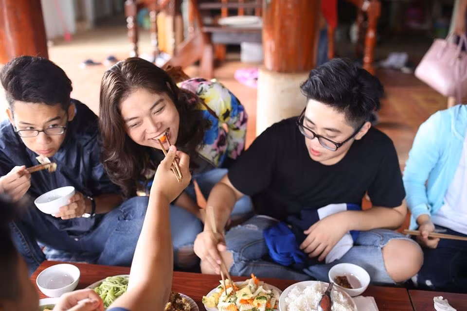 Qua mung 20/10 khien giao vien “ngay ngat” cua teen THPT Lomonoxop-Hinh-4