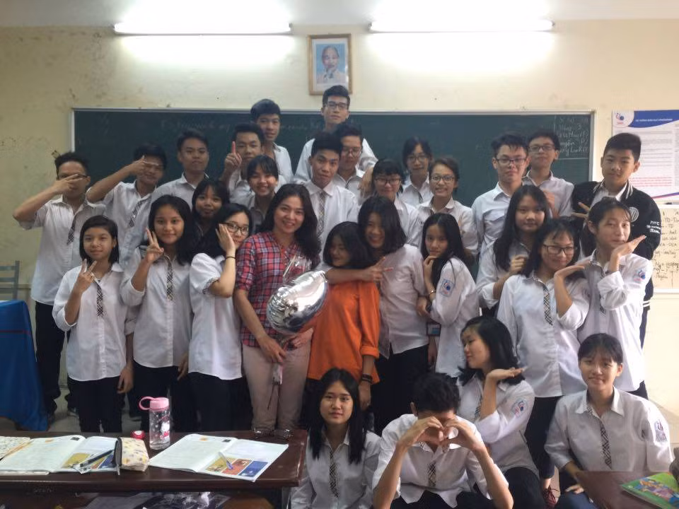 Qua mung 20/10 khien giao vien “ngay ngat” cua teen THPT Lomonoxop-Hinh-3