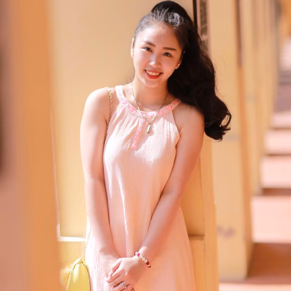 Ngắm nhan sắc cô dâu đeo vàng trĩu cổ gây xôn xao mạng Việt mới đây. Ảnh trong bài: Facebook nhân vật.