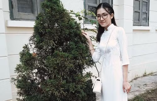 Lịch sử vốn là một môn học rất khó và thực sự dễ tạo ra ác cảm cho các bạn học sinh hiện nay. Nhưng đối với Thảo Uyên, môn Lịch sử giống như một niềm đam mê, một môn học cực kỳ thú vị khi mang đến nhiều hiểu biết về quá khứ, tăng vốn sống và những kiến thức liên quan đến những cột mốc quan trọng trước đây của quê hương, đất nước và cả trên khắp thế giới. Thảo Uyên đến với môn Lịch sử cũng rất tình cờ nhưng những gì cô bạn thể hiện và những thành tích cô có được suốt thời gian qua xứng đáng được cả những người đã theo đuổi, nghiên cứu chuyên sâu về môn học này cũng phải khâm phục. Ảnh: NVCC.