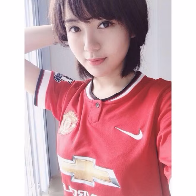 Số khác lại cho rằng những dòng bình luận đổ lỗi cho Tú Linh chỉ mang ý nghĩa, mục đích trêu đùa là chính. Tuy nhiên với cách phản ứng quyết liệt của mình, Tú Linh đã thể hiện rằng cô đã rất ức chế, bức xúc bởi vài ngày nay đã có quá nhiều bình luận trách móc, chê bai làm ảnh hưởng đến tinh thần của cô.