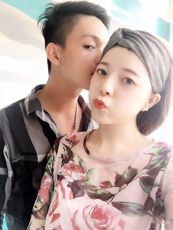 Tùng Lâm và Minh Huyền thường dành thời gian đi du lịch, ăn uống cùng nhau để hâm nóng tình cảm. Thời gian sống chung cũng chưa phải là quá dài nhưng họ luôn cảm thấy hạnh phúc và viên mãn với tổ ấm nhỏ. Điều quan trọng hơn cả đó là cả 2 vẫn dành cho nhau sự trân trọng và tình cảm mặn nồng.