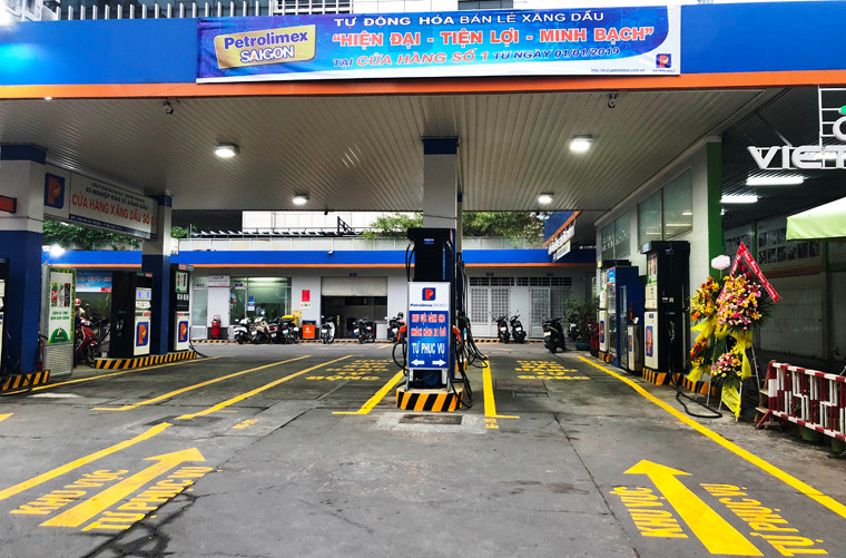 11 cửa hàng xăng dầu trên địa bàn TP HCM đã chính thức áp dụng mô hình "tự động hóa bán lẻ xăng dầu" từ ngày 15/1.
