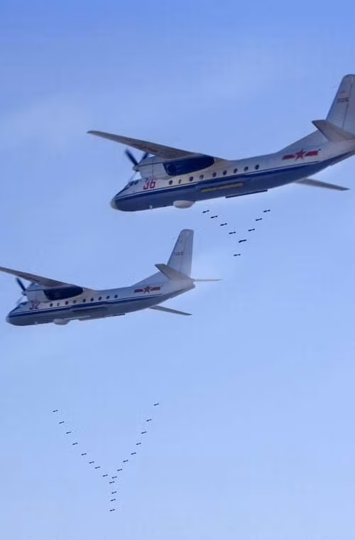 Tưởng như đây có thể là giải pháp kĩ thuật mới của Trung Quốc biến máy bay vận tải thành ném bom. Tuy nhiên, theo các nguồn tin thì đây chỉ là hoạt động huấn luyện phi công lái máy bay ném bom bằng máy bay huấn luyện Tây An HYJ-7.