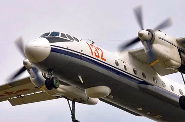 HYJ-7 là thiết kế máy bay huấn luyện phi công lái máy bay ném bom dựa trên nền vận tải cơ Y-7. Trên máy bay được cải tiến lắp kính ngắm ném bom HM-1A, radar ngắm ném bom và hệ thống radar đạo hàng TNL-7880. Ngoài ra, 2 sườn máy bay còn thiết kế thêm các khoang phụ chứa quả bom con dùng để huấn luyện thả bom cho phi công lái oanh tạc cơ H-6.