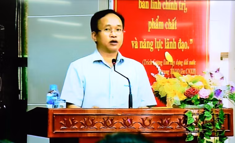 Ông Nguyễn Phước Hưng, Chủ tịch UBND quận 2, cho biết tổ công tác sau khi xác định ranh quy hoạch 4,3 ha, phát hiện được 4 trường hợp người dân bị ảnh hưởng: Nhà có sở hữu tư nhân, nhà sử dụng đất kinh doanh (2 loại): Nhà có hợp đồng thuê, nhà không có hợp đồng thuê.