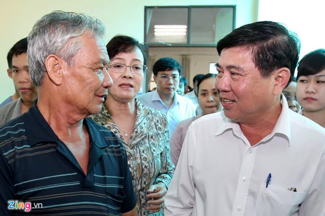 "Thay mặt lãnh đạo TP trong các thời kỳ, tận đáy lòng mình tôi chân thành xin lỗi người dân Thủ Thiêm vì những sai phạm khi thực hiện quy hoạch Thủ Thiêm", Chủ tịch TP.HCM Nguyễn Thành Phong nói.