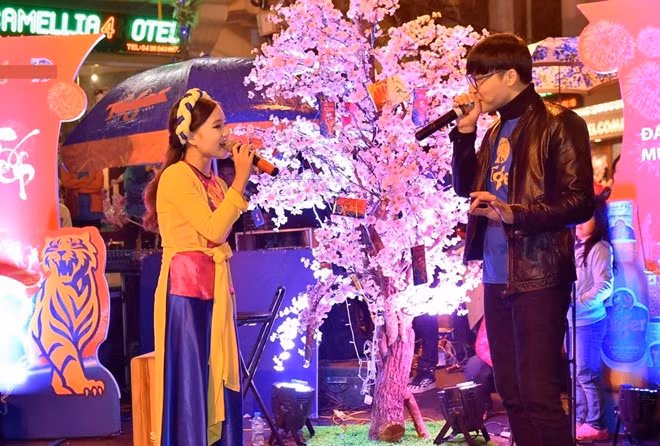 Beatboxer Minh Kiên gây bất ngờ khi kết hợp màn beatbox cùng liền chị quan họ.