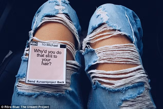 Tất cả các cảm xúc buồn vui, hờn giận, oán trách được Rora viết ra các tờ giấy nhỏ và tập hợp chúng lại với nhau. Những tờ ghi chú nhỏ được in thành nhiều màu sắc.