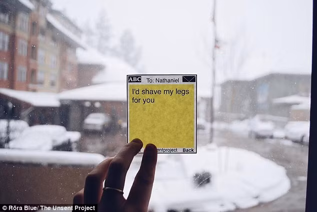 Các mảnh giấy lần lượt được chia sẻ trên trang cá nhân hằng ngày, thật bất ngờ, chúng đã thu hút được 2000 người like và comment.