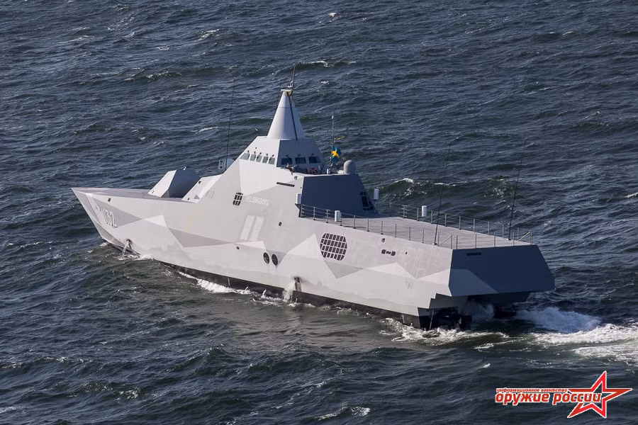 Về mặt hỏa lực, tàu tàng hình được trang bị pháo hạm bắn nhanh 57mm Bofors Mk3, 4 tên lửa hành trình chống hạm RBS15 Mk2, ngư lôi 400mm và các loại bom chìm chống ngầm. “Tự tin” vào khả năng tàng hình của mình, Visby không được trang bị tên lửa phòng không. Nguồn ảnh: Arms-Expo