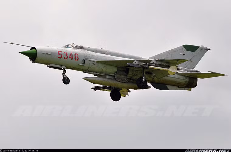 Việc tận dụng lại số tên lửa P-13M để biến thành vũ khí phòng không là phương án hợp lý, tiết kiệm đáng kể ngân sách quốc phòng trong điều kiện nước ta còn gặp nhiều khó khăn. Nguồn ảnh: Airlines.net