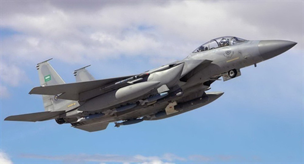 F-15SA cơ động tốt ở tốc độ nhanh và có khả năng chiến đấu ở độ cao lớn. Nhờ radar mạnh và lớn, máy bay nhận biết tình huống tuyệt vời, nhưng đáng tiếc nó không thể sử dụng các tên lửa mới nhất như AIM-120D hoặc Meteor.