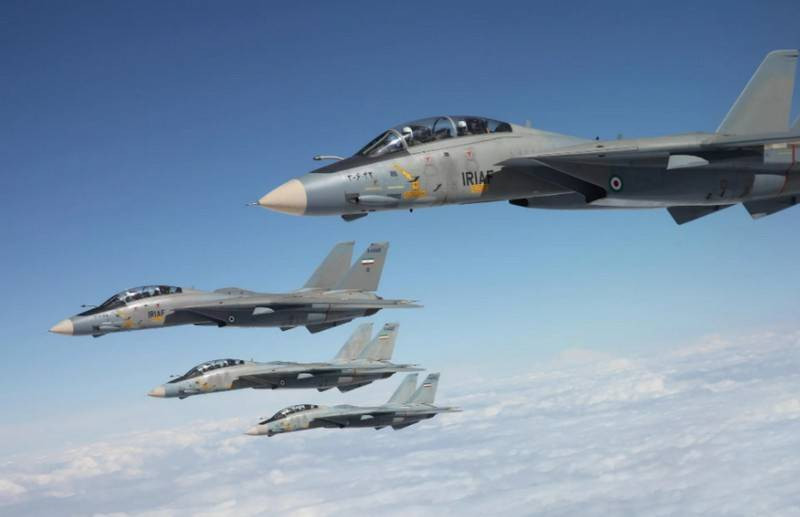 Những cải tiến đáng chú ý bao gồm radar mạnh mẽ và tên lửa không đối không mới. Tên lửa F-14 Fakour 90 là một phiên bản của AIM-54 có tầm bắn ước tính 300 km và tốc độ trên Mach 5, khiến nó trở thành một trong những tên lửa không đối không mạnh nhất thế giới.