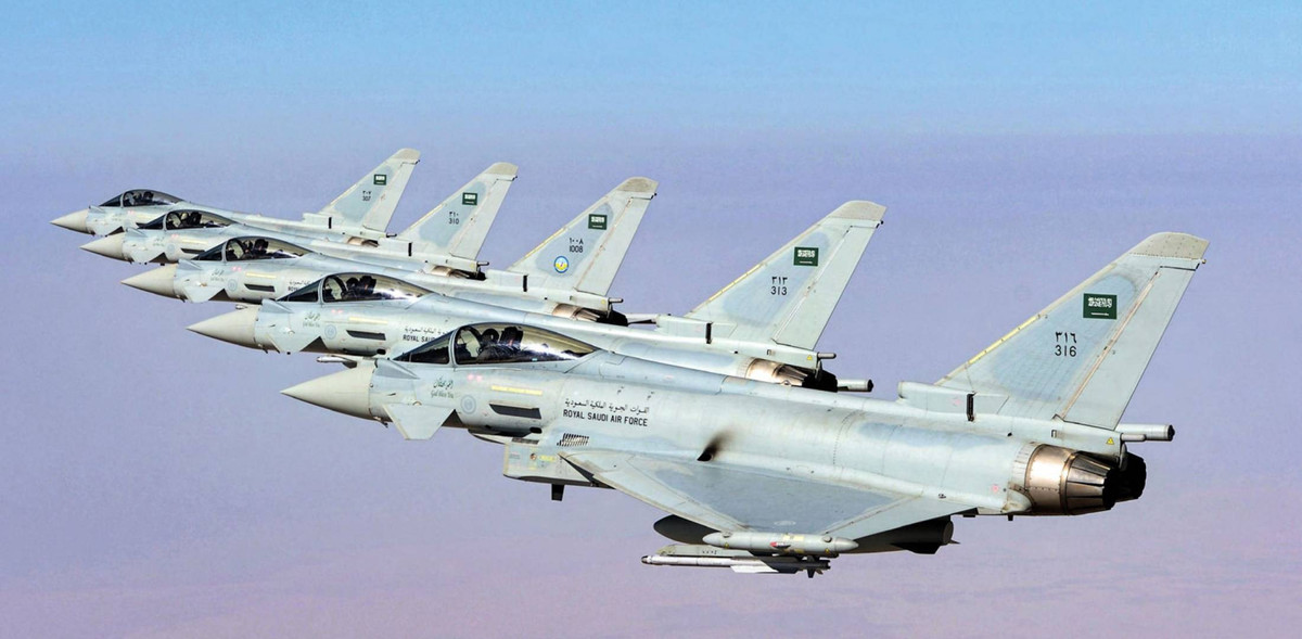 Vị trí thứ năm được trao cho chiếc Eurofighter Typhoon của không quân Hoàng gia Saudi Arabia, họ là người đầu tiên thuộc vùng Vịnh mua loại máy bay chiến đấu này, mặc dù hiệu quả tác chiến không rõ ràng và được nhận xét là bởi lý do chính trị hơn là thực chiến.