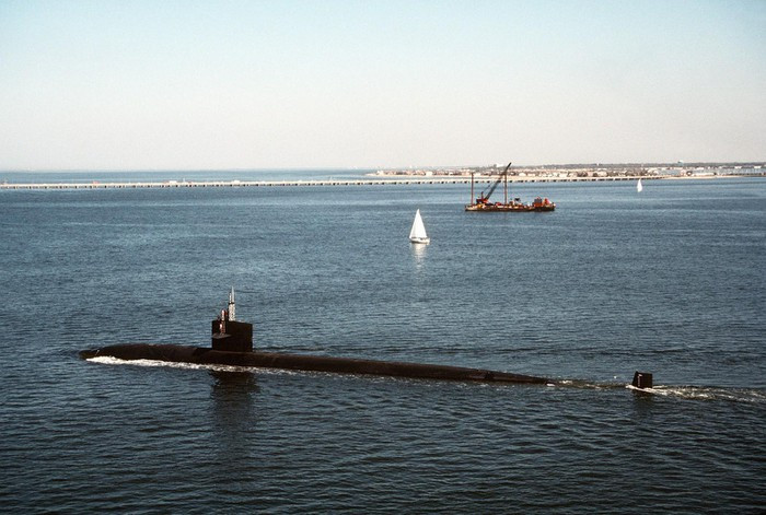 Nhưng nếu tàu ngầm hạt nhân của Mỹ thực sự đi qua tuyến đường biển phương Bắc thì rất nhiều câu hỏi đặt ra, đó là tại sao Nga không những chẳng có động thái gì, thậm chí họ còn không thấy chính chiếc tàu ngầm đó.