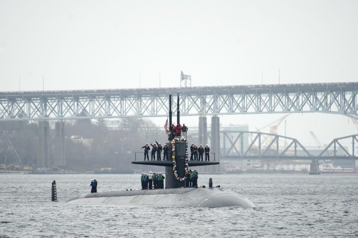 Cụ thể là tại những vùng biển mà Nga tuyên bố thuộc lợi ích của mình, nếu phát hiện thấy chiến hạm hay máy bay đối phương hoạt động cận kề thì ngay lập tức Moskva sẽ đưa tiêm kích hoặc tàu chiến tới để ngăn chặn.