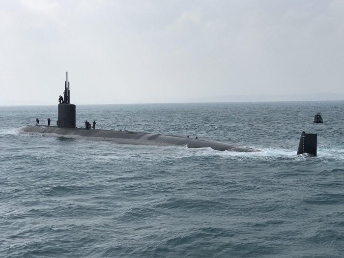 Lý do là bởi tuyến đường biển phương Bắc chưa được bất cứ quốc gia nào trên thế giới công nhận là thuộc quyền quản lý của Moskva, vì vậy giới chức quân sự nước này quyết định không đẩy căng thẳng lên cao.