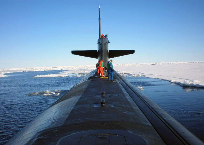 Về vấn đề này, giới chuyên gia quân sự cũng như các nhà phân tích tình hình quốc tế nhận định có hai khả năng, thứ nhất là tàu ngầm Mỹ hoàn toàn qua mặt các hệ thống cảnh báo sớm được Nga bố trí dày đặc dưới đáy biển khu vực này.