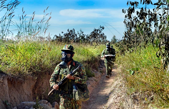 Sử dụng trang bị phòng hóa cơ động đánh trả trong tình huống địch sử dụng vũ khí hóa học.