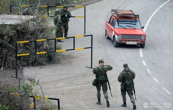 Rất có thể chính những nhóm nhỏ quân Artsakh bất chấp lệnh ngừng bắn trên đã nổ súng vào lực lượng quân đội Nga đang thực hiện nhiệm vụ tuần tra trong khu vực đã xảy ra tranh chấp, xung đột vũ trang diện rộng hơn 1 tháng qua.