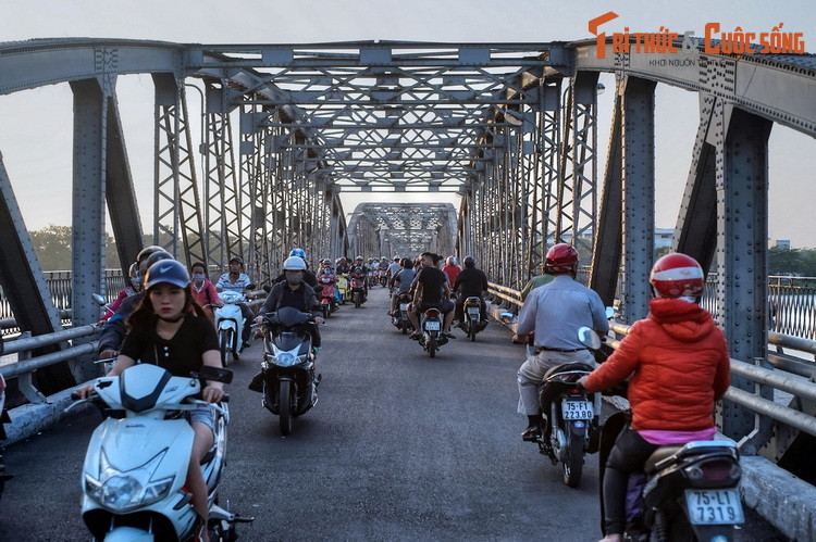 Trải qua thăng trầm lịch sử, cầu từng ba lần bị sập do bão (1904) và chiến tranh (1946 và 1968). Từ năm 1991-1995, cầu được trùng tu toàn diện, đến năm 2017 tiếp tục được tôn tạo để phục hồi các hạng mục như khi mới được xây dựng.