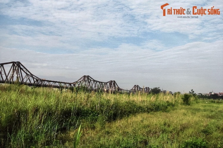 Sau khi hoàn thành, cây dài có phần bắc qua sông dài 2290 mét và phần cầy dẫn dài 896 mét, gồm 19 nhịp dầm thép đặt trên 20 trụ cao hơn 40 m (kể cả móng) và đường dẫn xây bằng đá. Giữa lòng cầu có tuyến đường sắt. Đây được coi là một "kỳ quan kỹ thuật" ở Đông Dương khi ấy.