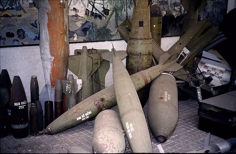 Bom đạn thời chiến được trưng bày trong Bảo tàng Quân đội.