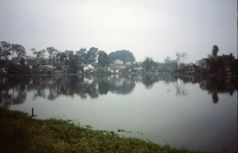 Một hình ảnh về hồ Trúc Bạch năm 1986.