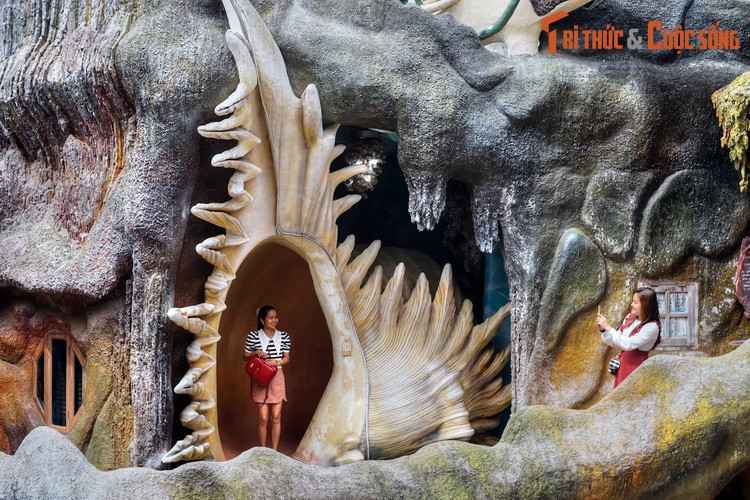 Trong các sách hướng dẫn du lịch, khu biệt thự này luôn được coi là một trong những điểm đến hàng đầu của thành phố Đà Lạt. Tờ Nhân dân Nhật báo của Trung Quốc còn xếp công trình vào nhóm 10 tòa nhà kỳ lạ nhất thế giới.