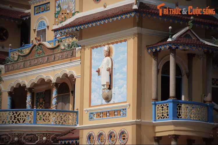  3. Bê tông cốt tre. Nhìn vào Tòa Thánh đồ sộ, ít ai ngờ rằng công trình này được xây dựng bằng bê tông cốt tre chứ không phải cốt thép.