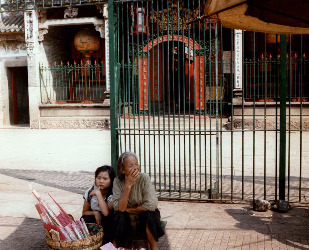 Bên ngoài chùa Bà Thiên Hậu ở quận 5, TP. HCM.