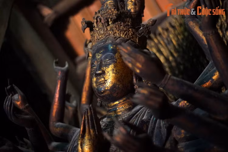 Theo đánh giá của các chuyên gia, bức tượng Quan Âm Bồ Tát thiên thủ thiên nhãn chùa Bút Tháp là tác phẩm điêu khắc xuất sắc hàng đầu của nghệ thuật Phật giáo nói riêng và nghệ thuật tạo hình nói chung của Việt Nam thế kỷ 17 còn được lưu giữ đến nay.