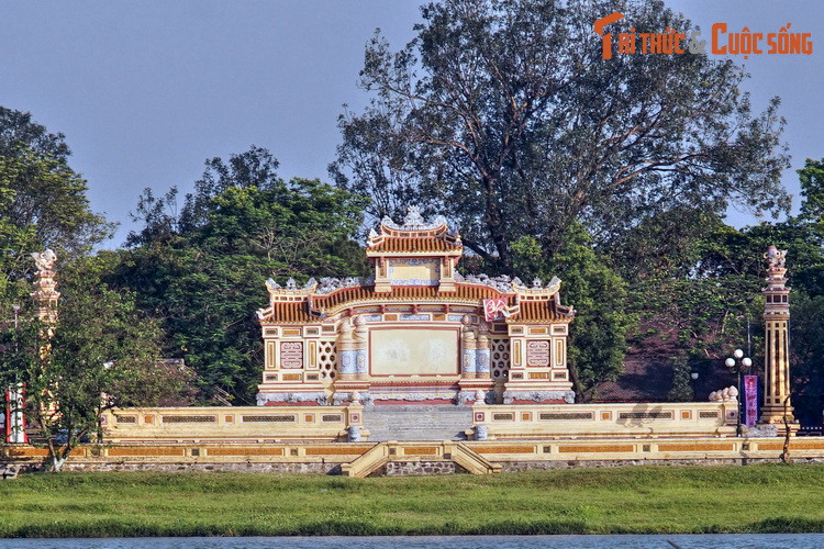 Ngày nay, Đài tưởng niệm chiến sĩ trận vong được coi là một công trình kiến trúc mang nét đẹp truyền thống của Huế, hài hòa với cảnh quan sông Hương và trường Quốc Học.