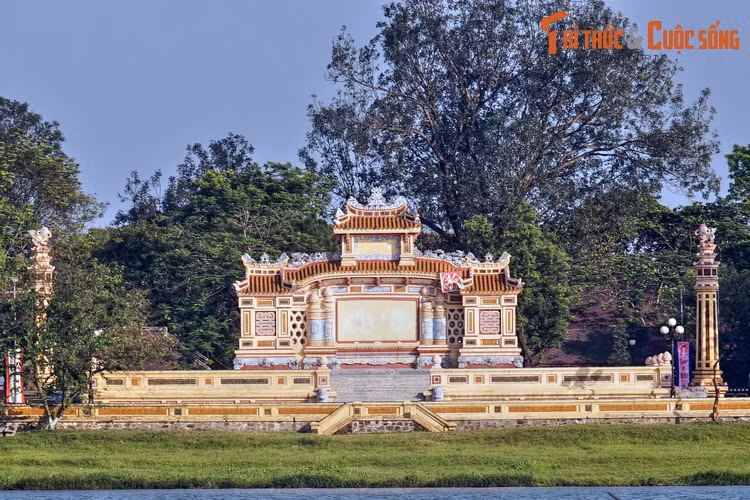 Ngày nay, Đài tưởng niệm chiến sĩ trận vong được coi là một công trình kiến trúc mang nét đẹp truyền thống của Huế, hài hòa với cảnh quan sông Hương và trường Quốc Học.