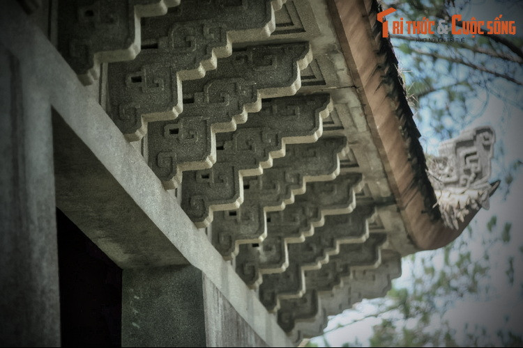 Ông Nguyễn Hữu Hào rất yêu mảnh đất Đà Lạt. Tại vùng cao nguyên này, gia đình ông sở hữu nhiều dinh thự có vị trí đẹp, tiêu biểu là Cung Nam Phương Hoàng hậu mà ông tặng cho con gái làm của hồi môn, nay mở cửa cho khách tham quan trong khuôn viên Bảo tàng Lâm Đồng.