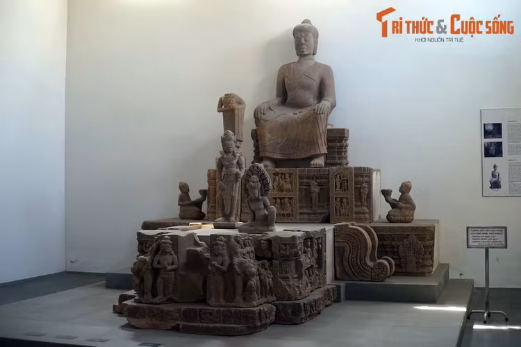 2. Đài thờ Đồng Dương là tên gọi của đài thờ lớn được phát hiện vào đầu thế kỷ 20 tại Phật viện Đồng Dương, một trung tâm Phật giáo nằm ở đô thành Indrapura (nay nằm ở huyện Thăng Bình, Quảng Nam) thời kỳ vương triều Indrapura của người Chăm.