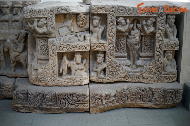 Cách tạc tượng và trang trí hoa văn trên các phiến đá của đài thờ này thể hiện sự thay đổi trong cách rõ rệt khi so sánh với đài thờ Mỹ Sơn E1. Đài thờ Đồng Dương cùng các tác phẩm điêu khắc Chăm có đặc điểm tương tự đã đình hình nên một phong cách riêng, gọi là "phong cách Đồng Dương".