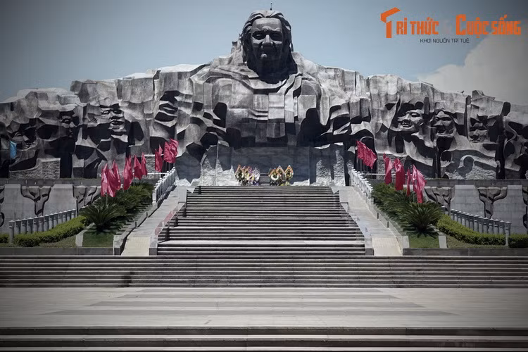 "...Nếu còn chiến tranh, các con tôi, rồi cháu tôi vẫn sẽ tiếp tục ra trận để giành độc lập, tự do, bình yên mà hôm nay chúng tôi đang hưởng”.