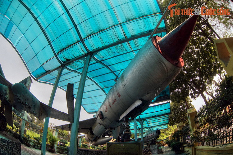 Cho đến nay MiG-21 số hiệu 5121 là chiếc máy bay tiêm kích duy nhất trên thế giới bắn hạ được B-52 trên bầu trời bằng tên lửa không đối không. Trong phần lớn các trường hợp khác, B-52 bị bắn hạ bằng tên lửa đất đối không.