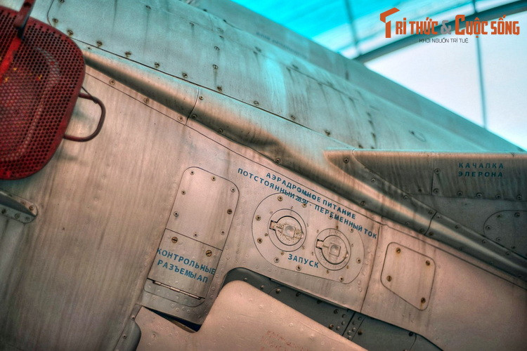 Tại đây, “cánh én bạc” 5121 tham gia huấn luyện, đào tạo hàng chục phi công với gần 300 giờ bay, đào tạo nhân viên kỹ thuật, phục vụ tham quan ngoại khóa cho học viên.