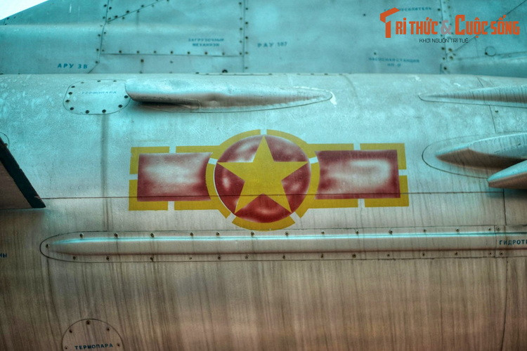 Vào năm 2012, chiếc máy bay MiG-21 số hiệu 5121 huyền thoại đã được công nhận là Bảo vật quốc gia của Việt Nam.